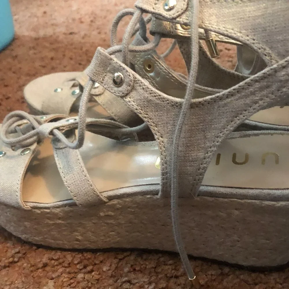 UNISA Trendy Fun Espadrille Wedge Sandal Size 8